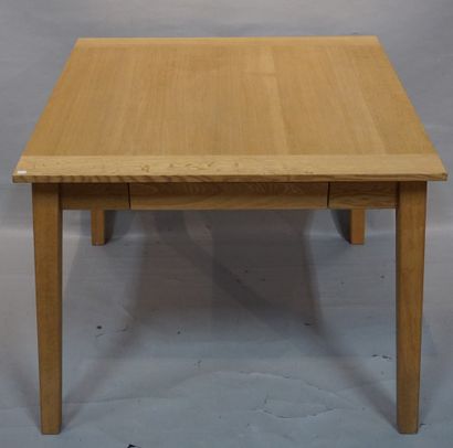 null Square table in natural wood with two drawers in the belt. 73x90x90 cm