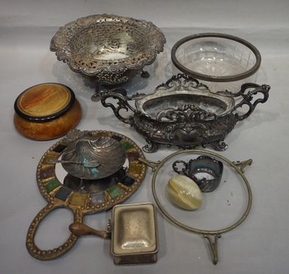 Silver plated handle, baskets, soap dish,...