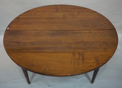 * Mahogany dining table. 74x75x134 cm (closed)