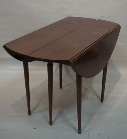 null Mahogany dining table with two leaves and two extensions. 75x112x110 cm (op...