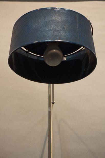 DESIGN Floor lamp in chromed metal (wear). 142 cm