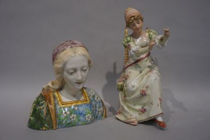 null Bust of woman in earthenware and seated woman in porcelain (missing). 13 cm...