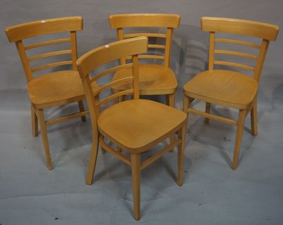 CHAISES Four chairs in natural wood.