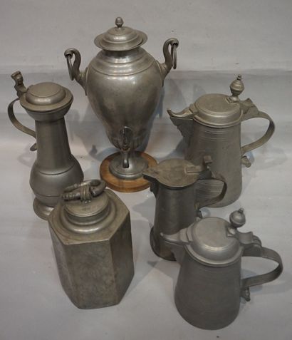 null Handle of pewter, pourers, fountain and flask.