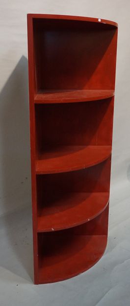 null Red lacquered corner shelf. 151x73x50 cm