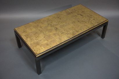 DESIGN Table basse en métal et verre doré (enfoncement à un angle). 35x120x60 cm