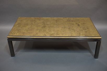 DESIGN Table basse en métal et verre doré (enfoncement à un angle). 35x120x60 cm