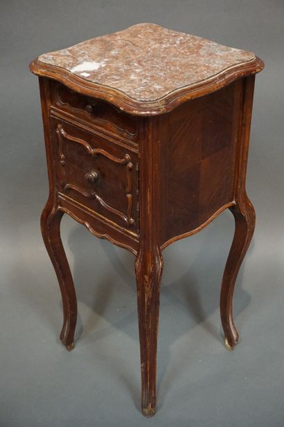 CHEVET Table de chevet à une porte et un tiroir, dessus de marbre. 83x38x38 cm