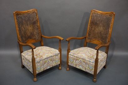FAUTEUILS Paire de fauteuils en bois naturel à dossiers cannés. 95x55x60 cm