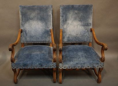 MOREL-GOYEZ Salon de style Louis XIV: Deux fauteuils et six chaises en bois naturel...