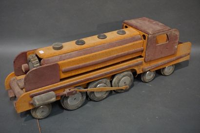 JOUET Locomotive en bois polychrome orange et violet. 25x80x23 cm