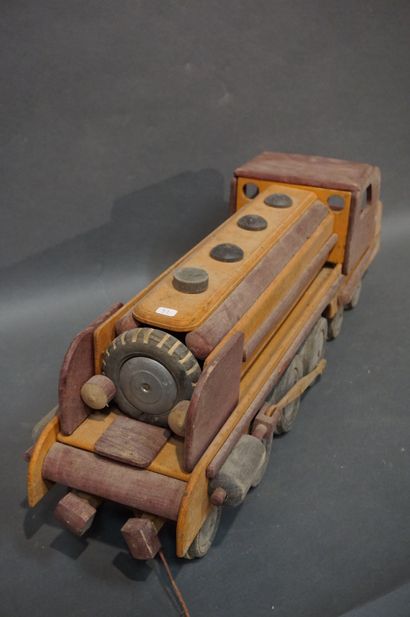 JOUET Locomotive en bois polychrome orange et violet. 25x80x23 cm