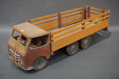 JOUET Camion jouet en bois. 23x70x27 cm