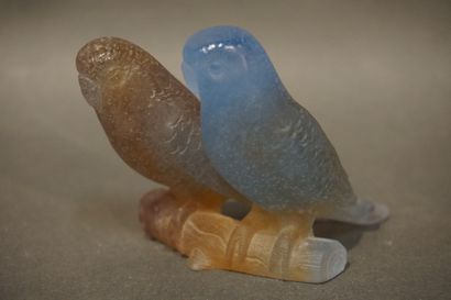 null "Couple d'oiseaux" en verre polychrome, signé Nancy 2007 (égrenures). 7 cm