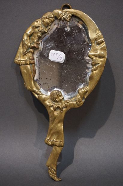 null Miroir en bronze "Pierrot et Colombine". 22 cm