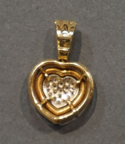Pendentif Gold pendant in the shape of a heart paved with diamonds (8,2grs)