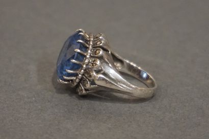 Bague Silver ring set with a large round blue stone surrounded by hematite (7,4g...