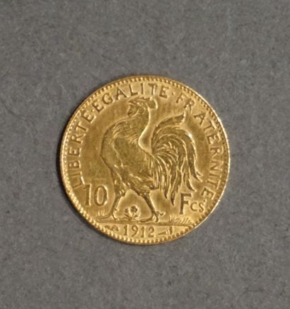 Une pièce de dix francs français en or (...