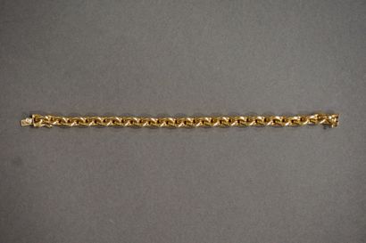 Bracelet Bracelet chaine en or à fermoir sertie d'un diamant (12grs)