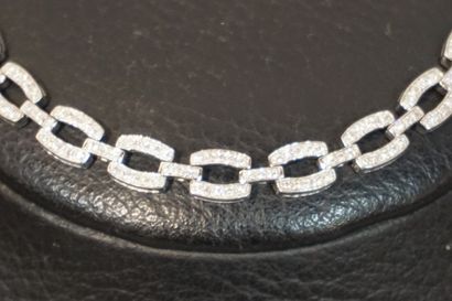 Bracelet Flexible bracelet with large links in white gold set with diamonds (12....