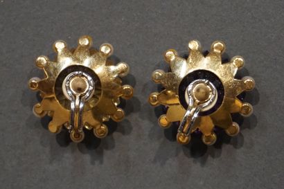 Clips d'oreille Pair of gold star-shaped ear clips, each set with a large star-cut...