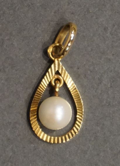 Pendentif Pendentif en or orné d'une perle (1grs)