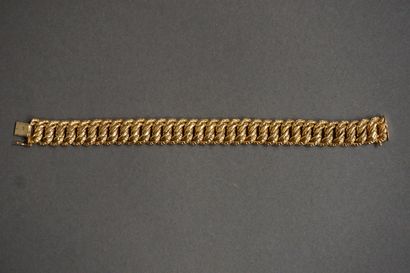 Bracelet Flat and flexible bracelet with twisted links in gold (30grs)