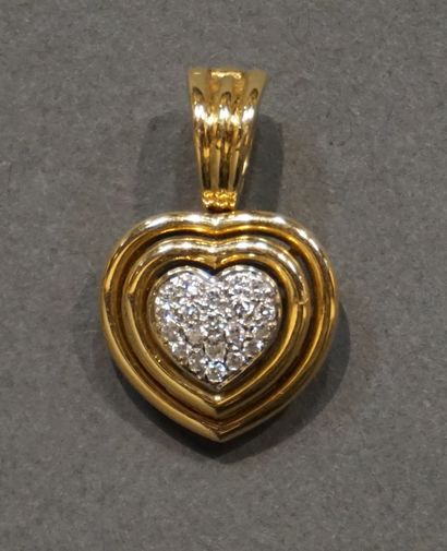 Pendentif Gold pendant in the shape of a heart paved with diamonds (8,2grs)