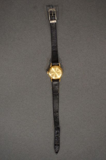 HERMA Montre de dame ronde HERMA en or, à bracelet en cuir noir (Poids Brut: 11,...