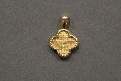 Van Cleef et Arpels VAN CLEEF et ARPELS: Pendentif trèfle en or, modèle Alhambra...