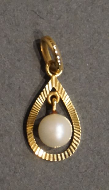 Pendentif Pendentif en or orné d'une perle (1grs)