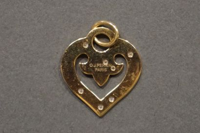 OJ PERRIN OJ PERRIN: Openwork heart pendant in gold set with seven diamonds (6,7...
