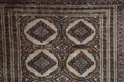 TAPIS Petit tapis pakistanais marron. 128x80 cm