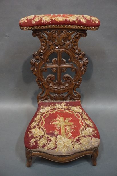 Prie-Dieu Chaise prie-dieu en bois naturel sculpté garnie de tapisseries. 87x50x50...