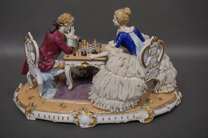 null Groupe en porcelaine allemande polychrome: "Joueurs d'échecs" (petits accidents)....