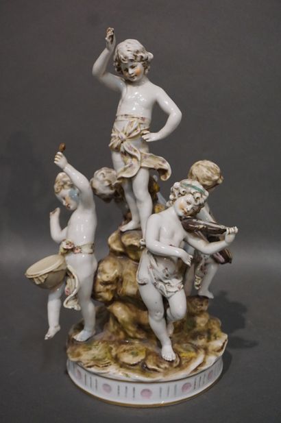 null Groupe en porcelaine polychrome italienne: "Enfants musiciens" (restaurations,...
