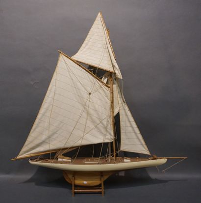 Maquette Maquette de voilier (120x115 cm) et boite d'éléments d'une seconde maqu...
