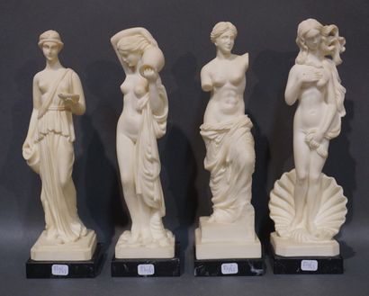 null Quatre statuettes en résine blanche "Naïades". 28 cm et 29 cm
