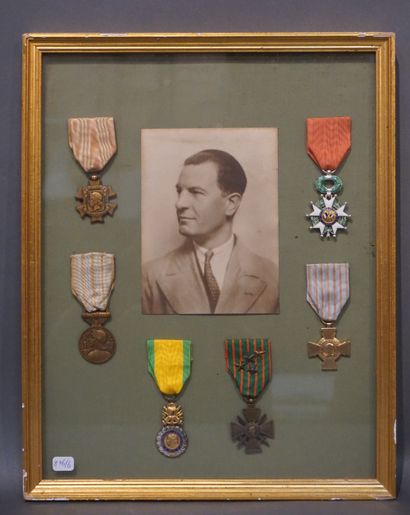 null Six médailles encadrées dont Légion d'honneur.