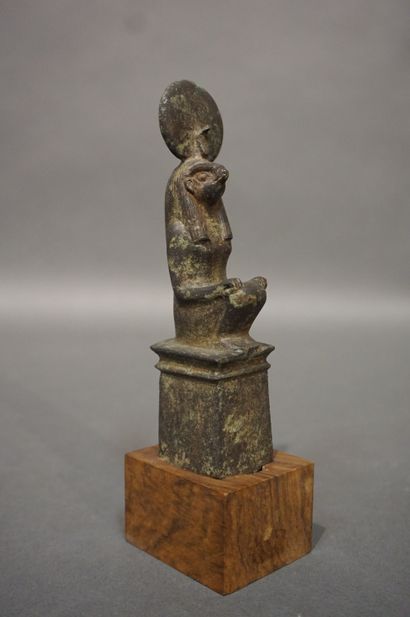 null Anthropomorphic statuette with a hawk's head wearing a solar disk and a striated...