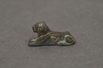 null Poids en forme de lion couché. Bronze. Egypte, Nouvel Empire, v. 1550-1069 avant...