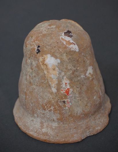 null Stopper of vase canope in the shape of stylized head of Kébehsénouf. Ochre terracotta....