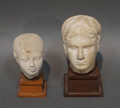 Lot of two male heads of children. Limestone...