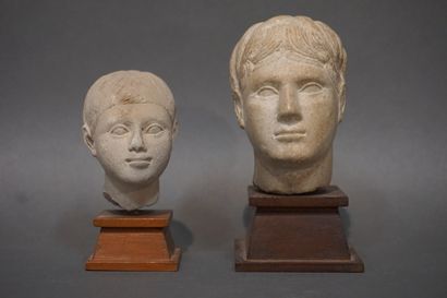 null Lot of two male heads of children. Limestone marble. First third of the XXth....