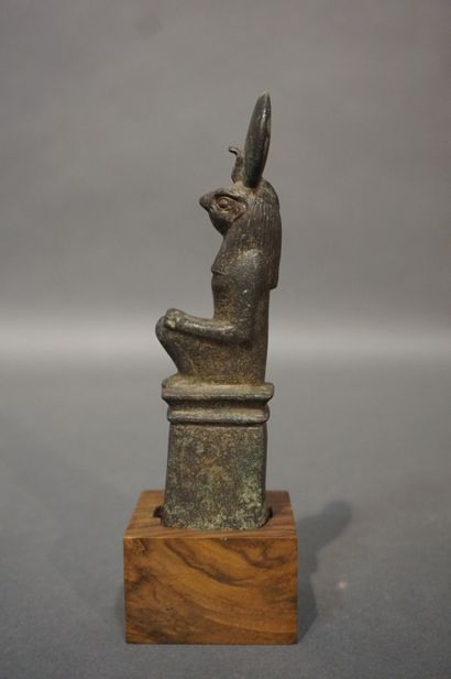 null Anthropomorphic statuette with a hawk's head wearing a solar disk and a striated...