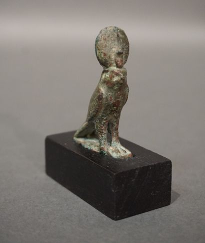 null Statuette of Horus in the form of a falcon. Suspension clamp at the back of...