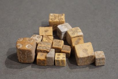 null Set of fifteen playing dice. Bones. Small chips. Egypt, Roman and Coptic period....