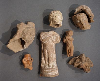 Lot of statuette fragments representing a...