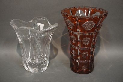 null Miroir de Venise ovale (accidenté) et deux vases en cristal. 28 cm et 24 cm