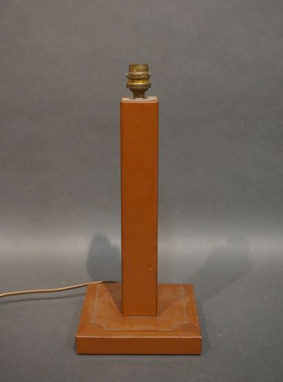 LE TANNEUR Pied de lampe en cuir marron Le Tanneur. 34,5 cm